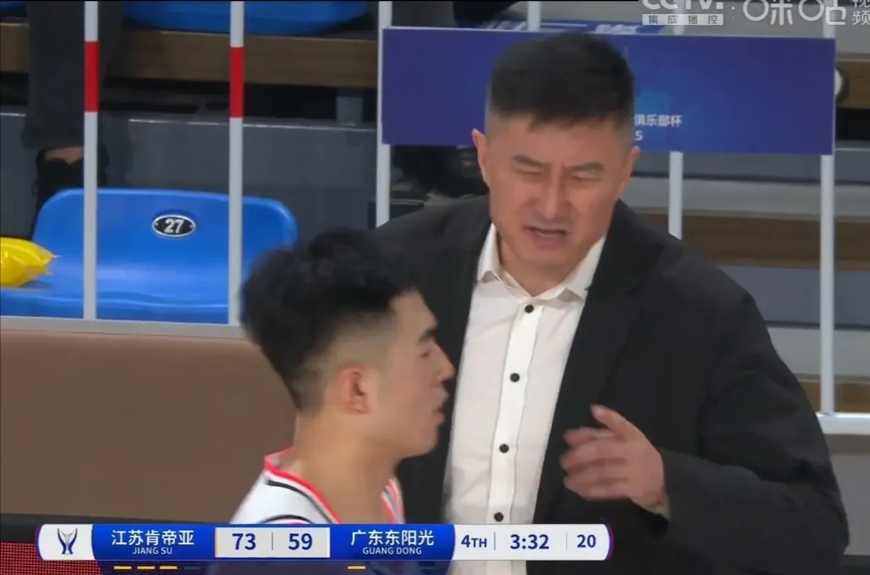 关于CBA常规赛今夜走向成谜；江苏男篮外线爆发；令人意外；资深球员宣示担当的信息